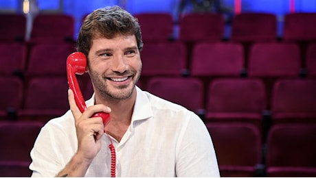 Stefano De Martino: «Per stare vicino a mio figlio Santiago faccio i doppi turni in Rai»