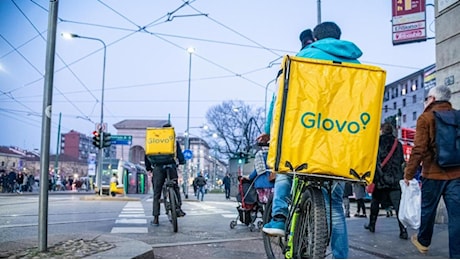 Foodinho (Glovo), multa da 5 milioni: rider geolocalizzati anche fuori dall'orario di lavoro