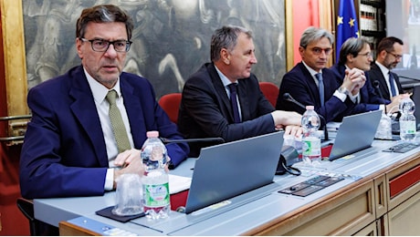 Giorgetti contro i sindacati: “In manovra soldi ai lavoratori”