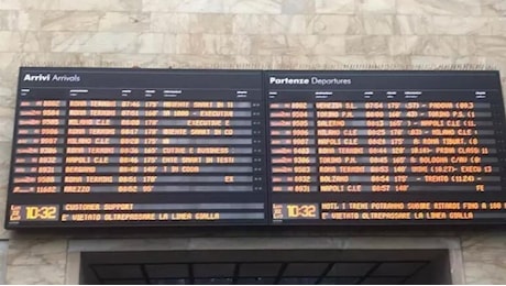 Forti ritardi per i treni diretti a Sud a causa di un uomo che ha bloccato la circolazione a Firenze camminando sui binari