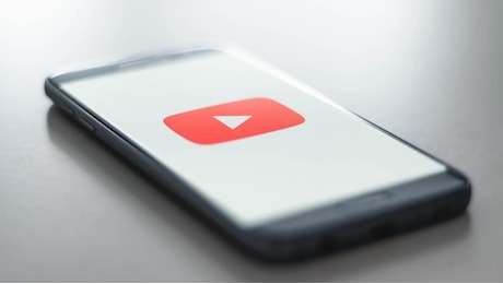 YouTube Premium annuncia un carico di novità, anche al sapore di IA