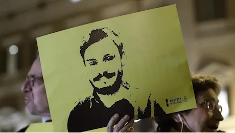 Il testimone al processo per Giulio Regeni: «L’ho visto bendato e ammanettato, sfinito dalla tortura»