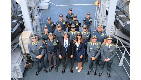 ADM e Guardia di Finanza, visita a bordo del Monte Sperone a Ortigia