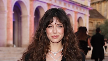 Celeste Dalla Porta ai David di Donatello 2025: l'abito see through e collana tie di diamanti, è Regina Black