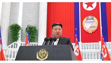 Kim, 'rafforzare senza limitazioni le forze nucleari'