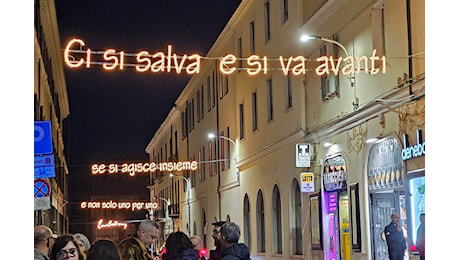 Accese le luminarie d’autore per ricordare Enrico Berlinguer