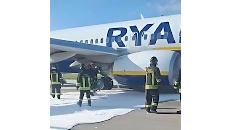 Brindisi, aereo Ryanair in fiamme: evacuazione d’emergenza