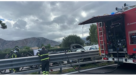 Scontro tra vettura sulla A29, tre feriti e traffico verso l’aeroporto bloccato