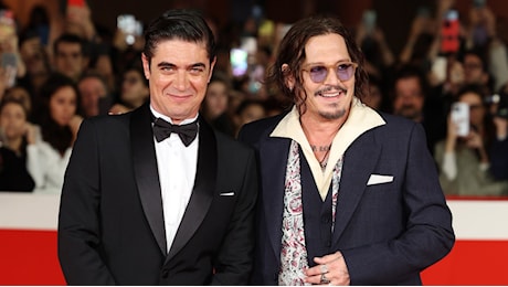 Johnny Depp e l'amicizia con Riccardo Scamarcio, il cardinale Ralph Fiennes e il sogno di Elodie: l'ultimo red carpet della Festa del cinema di Roma