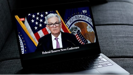 Powell lancia l’allarme: i dazi sono una “grande incertezza” per l’economia USA