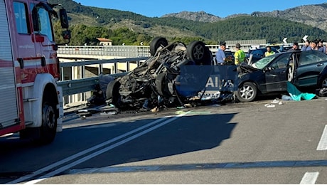 Svincolo di Giacalone, altro schianto mortale. Tre morti e tre bimbi feriti