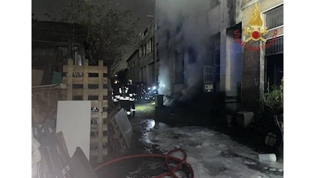 Dieci persone evacuate per l’incendio di uno stabile a Milano