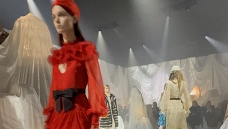 Il debutto poetico di Alessandro Michele da Valentino alla Paris fashion week