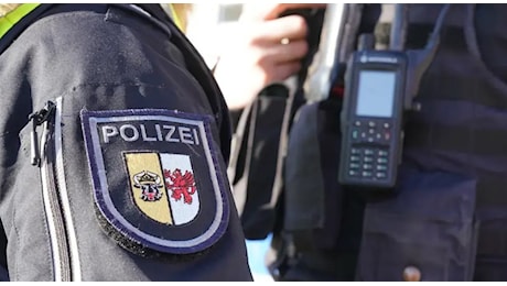 L'aggressione a calci in faccia di 20 razzisti a due bambine del Ghana in Germania