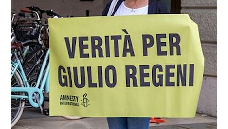 Regeni, un testimone: l’ho visto sfinito dalla tortura, bendato e ammanettato