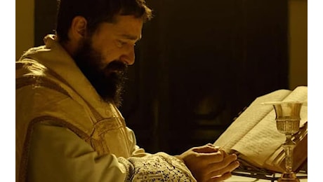 Padre Pio, La recensione del film di Abel Ferrara con Shia Labeouf dal 18 luglio al cinema