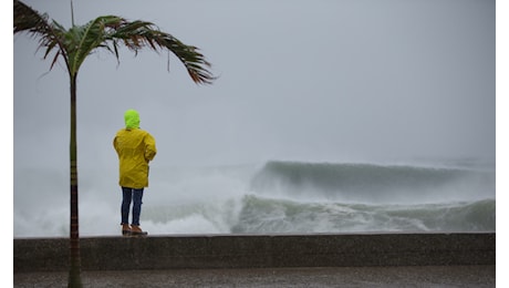 Il maltempo flagella la Sardegna, vento oltre i 100 chilometri, mare in burrasca e super lavoro per i vigili del fuoco