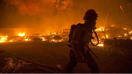 Un altro immenso incendio in California