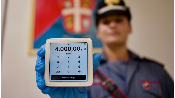 Ruba con pos contactless pirata 9mila euro a una turista, arrestata 36enne a Sorrento - la Repubblica Ruba con pos contactless pirata 9mila euro a una turista, arrestata 36enne a Sorrento - la Repubblica