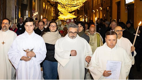 Anno Santo, folla in Duomo. Il vescovo invita alla speranza: Necessaria come l’ossigeno