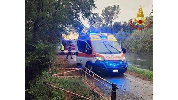 Milano, ondata di maltempo: una donna muore colpita da un albero - Cremonaoggi Milano, ondata di maltempo: una donna muore colpita da un albero - Cremonaoggi