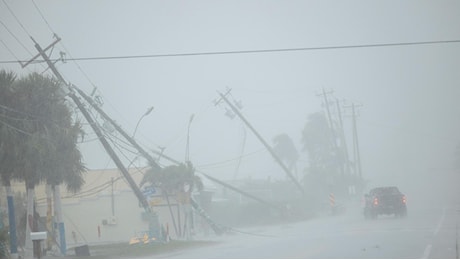 Uragano Milton verso la Florida, le news in diretta. Biden: “Sarà la tempesta del secolo”. Suonano sirene per l’evacuazione