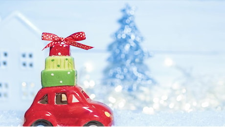 Natale e feste, dai viaggi (più cari) all'inflazione nel carrello: quanto spendiamo?