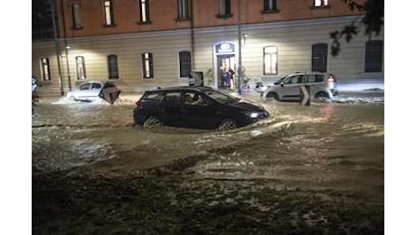 Maltempo sull’Italia, allagamenti da Nord a Sud: un morto nel Bolognese