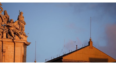 Conclave, dopo la prima fumata accanto ai “favoriti” spuntano gli outsider: la “carta asiatica” David