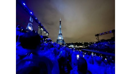 Parigi 2024, cerimonia d’apertura intensa e bagnata dalla pioggia