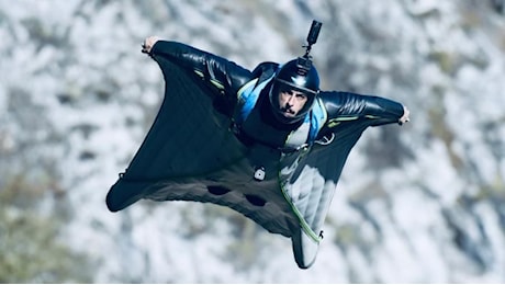 Chi è Raian Kamel, il base-jumper di 36 anni morto dopo essersi lanciato dal Piz da Lech: in quel punto altre due tragedie in passato