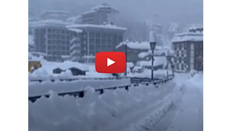 Meteo: Valle d'Aosta, fiabesca nevicata a Cervinia, località imbiancata. Il Video