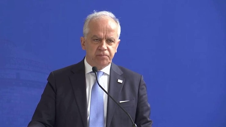 Migranti. Piantedosi: Fascette ai polsi pratica normalissima, la rivendico - la Repubblica Migranti. Piantedosi: Fascette ai polsi pratica normalissima, la rivendico - la Repubblica