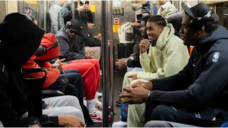 Nba, i Pistons vanno alla partita in metro!