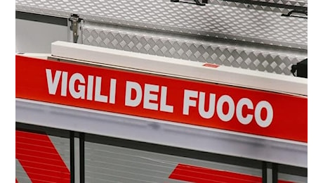 Incendio a Napoli, blackout a Fuorigrotta dopo l'esplosione di una cabina elettrica