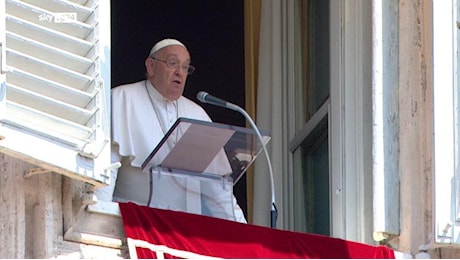 Il Papa nel primo Angelus domenicale del Giubileo: «Tutelare la famiglia, tesoro prezioso della società»