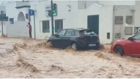 Lanzarote sommersa dall’acqua: una tempesta violenta travolge l’isola