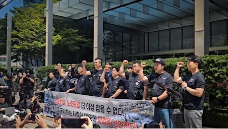 Per la prima volta migliaia di operai della Samsung sono entrati in sciopero