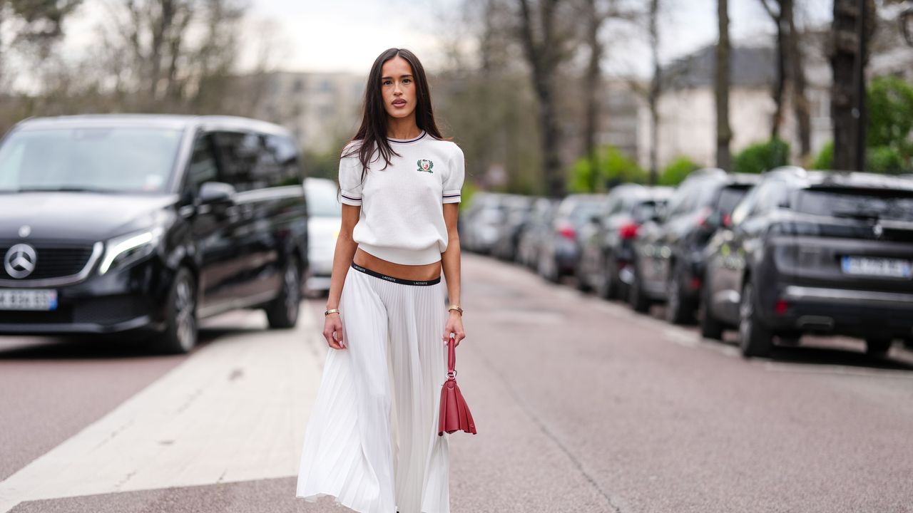 La Gonna Bianca: L'Alleato Chic e Versatile per un'Estate Stile Garantito