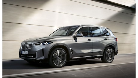 Nuova BMW X5, il SUV torna a farsi vedere. Foto spia