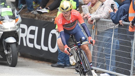 Multato il campione di ciclismo Domenico Pozzovivo, pedalava in seconda fila