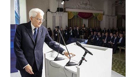 Minori, Mattarella: l’uso indiscriminato dei social media è violenza psicologica