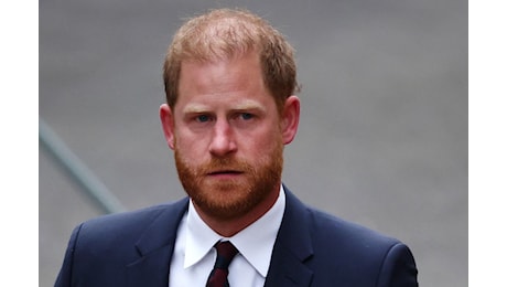 Harry sconvolto: “Mio padre non mi parla più, voglio fare pace. Non so quanto gli resta”. La replica secca