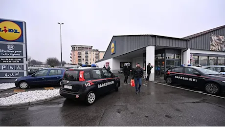 Accoltellata dal marito nel parcheggio della Lidl, grave una donna di 39 anni