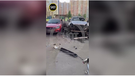 Esplosa un'autobomba a nord di Mosca: le prime immagini