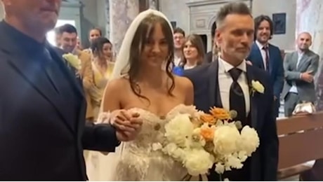 Nek, la figlia della moglie si sposa: «Uno dei momenti più emozionanti della mia vita accompagnarla all'altare»