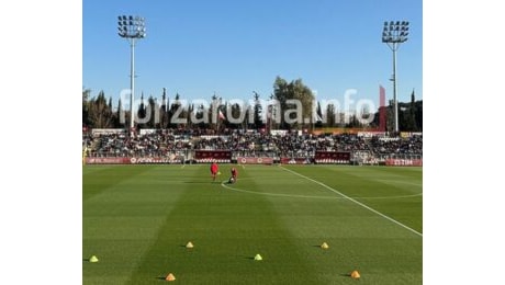 Roma, l'allenamento a porte aperte al Tre Fontane: lo stadio si riempie