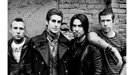 I Jane's Addiction si scusano con i fan, la moglie di Farrell racconta la sua versione: «Ecco perché Perry ha perso la testa»