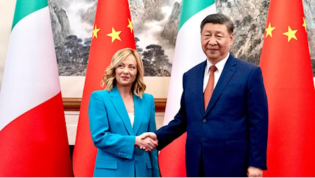 Il bluff di Meloni davanti a Xi: “Noi il ponte con l’Europa”