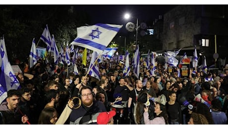 Scontri tra polizia e manifestanti vicino a casa di Netanyahu